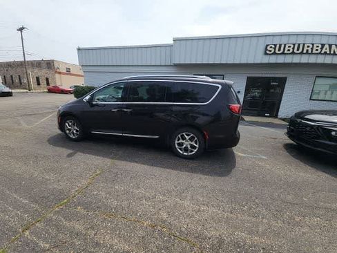 Certified 2019 Chrysler Pacifica Limited w/ Advanced Safetytec Group FWD image 19