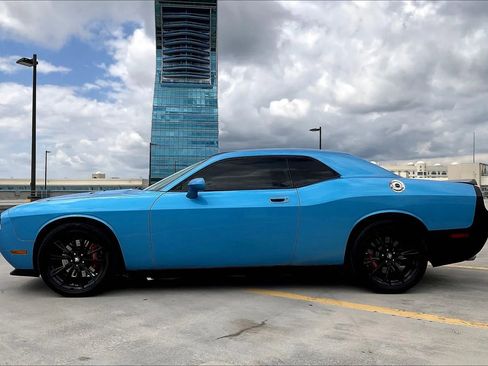 Used 2010 Dodge Challenger SRT8 w/ SRT Option Group II RWD image 42