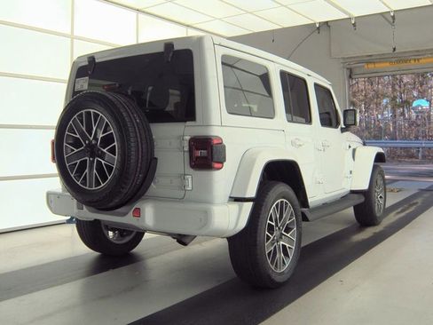 Used 2022 Jeep Wrangler Unlimited Sahara image 2