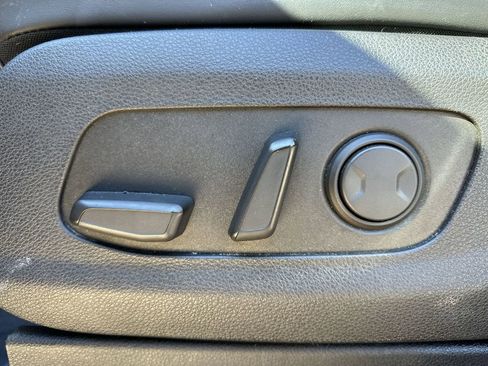 Used 2023 Kia Carnival LX image 12