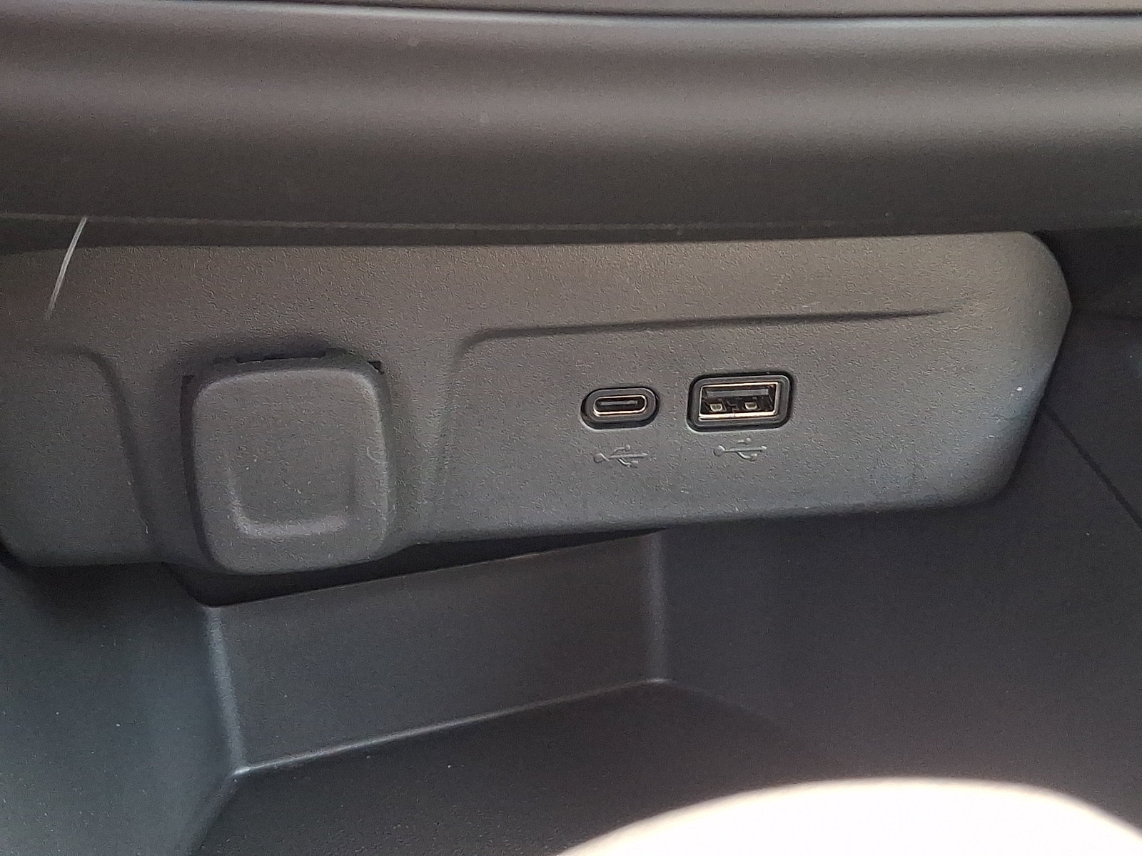 Used 2024 Chevrolet Trax RS FWD image 24
