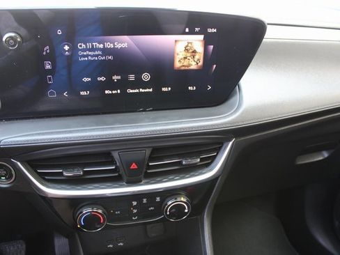 Used 2024 Buick Encore GX Sport Touring image 6