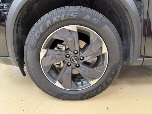 Used 2025 Nissan Rogue SV FWD image 32