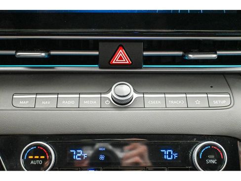 Used 2024 Hyundai Elantra Blue FWD image 43