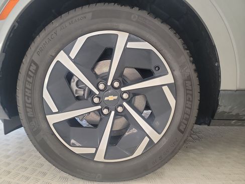 Used 2025 Chevrolet Equinox EV LT w/ Convenience Package FWD image 9