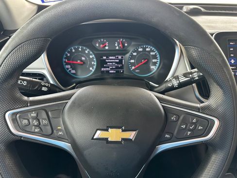 Used 2022 Chevrolet Equinox LS image 18