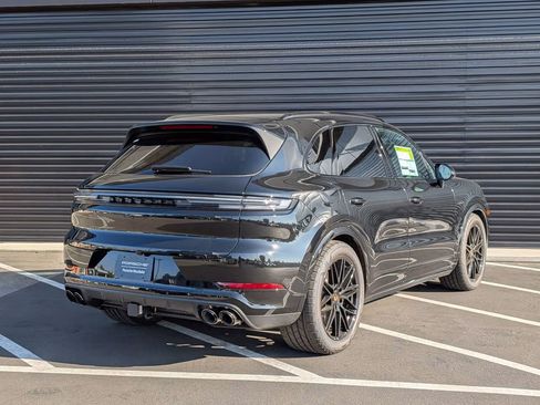 Certified 2025 Porsche Cayenne E-Hybrid AWD/4WD image 7
