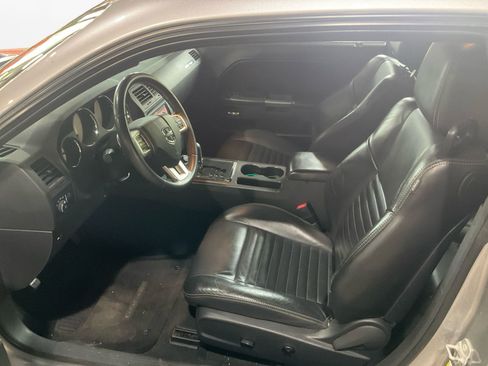 Used 2014 Dodge Challenger R/T Plus RWD image 9