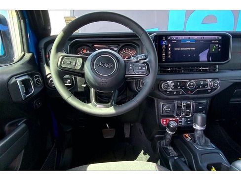 Used 2025 Jeep Wrangler Unlimited Rubicon w/ Convenience Group AWD/4WD image 5