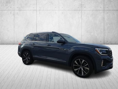 Used 2025 Volkswagen Atlas SEL Premium R-Line image 3