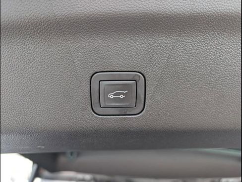 Used 2024 GMC Yukon XL Denali w/ Advanced Technology Package image 29