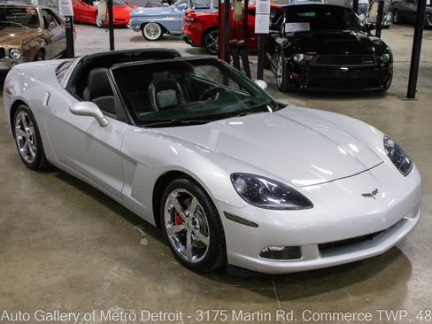 Used 2009 Chevrolet Corvette Coupe w/ Preferred Equipment Group RWD image 10