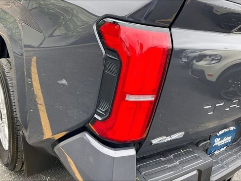 Used 2024 Toyota Tacoma SR5 AWD/4WD image 27