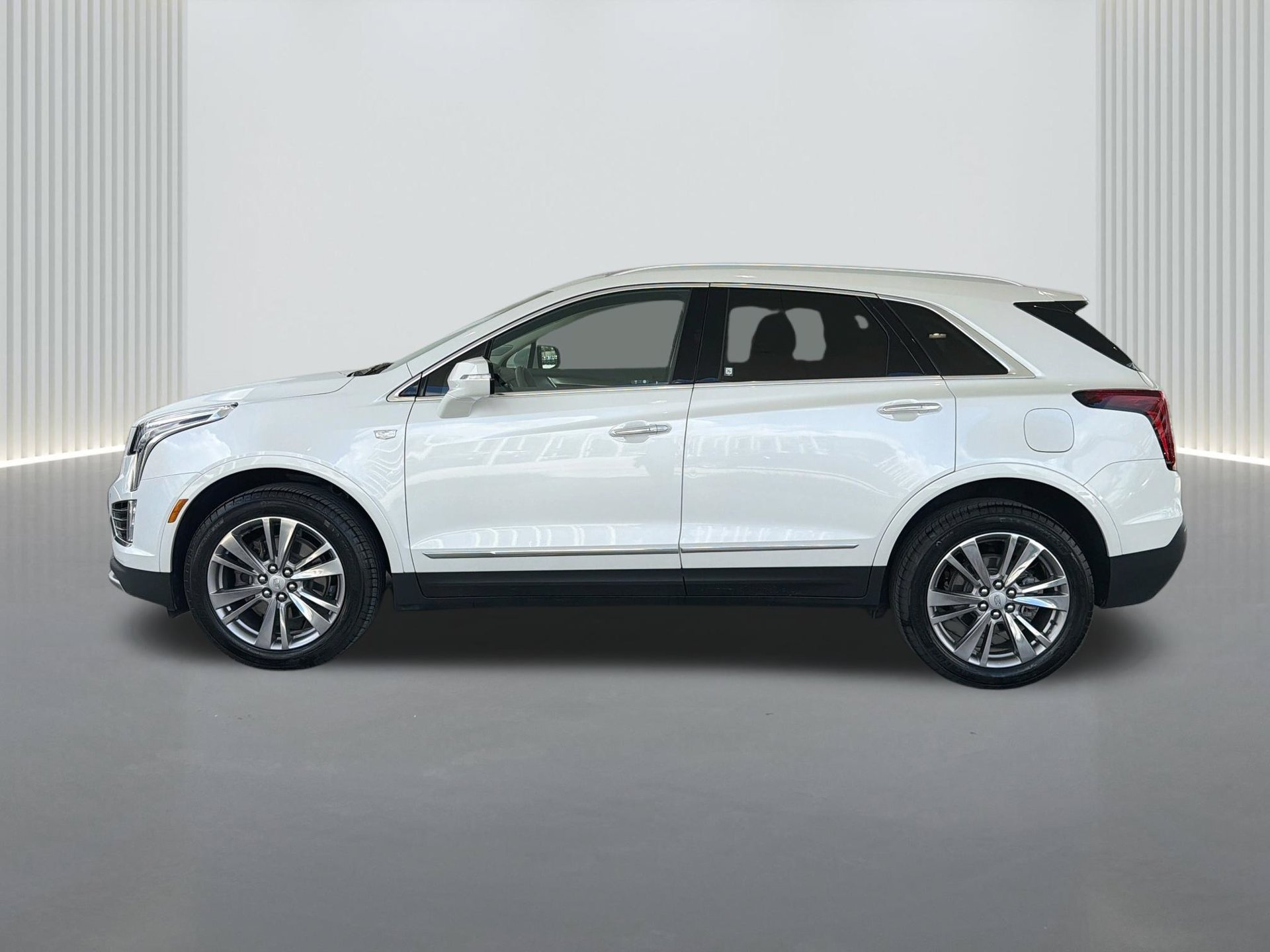 Certified 2023 Cadillac XT5 Premium Luxury FWD image 2