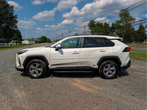 Used 2023 Toyota RAV4 XLE AWD/4WD image 9