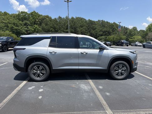 New 2026 Chevrolet Traverse LT w/ Driver Confidence Package FWD image 4