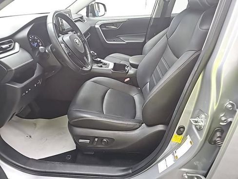 Used 2022 Toyota RAV4 XLE Premium AWD/4WD image 4