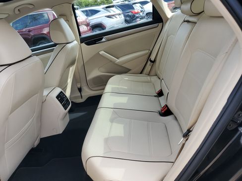 Used 2018 Volkswagen Passat 2.0T SE image 10