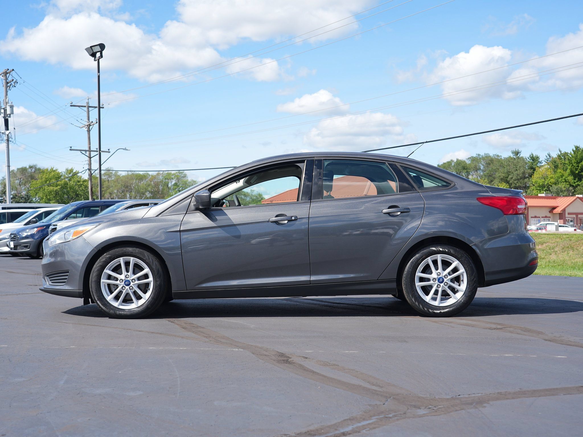 Used 2018 Ford Focus SE FWD image 7
