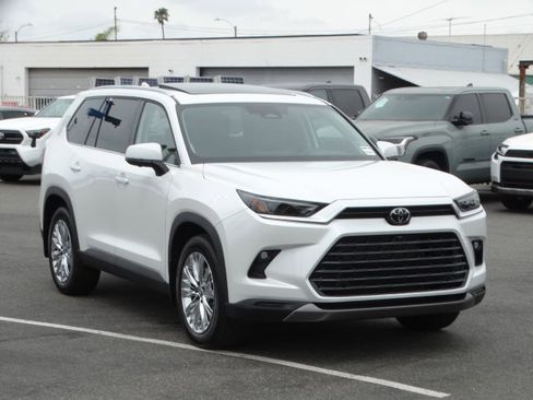 New 2026 Toyota Grand Highlander Platinum AWD/4WD image 2
