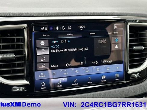 Certified 2024 Chrysler Pacifica Touring-L FWD image 29