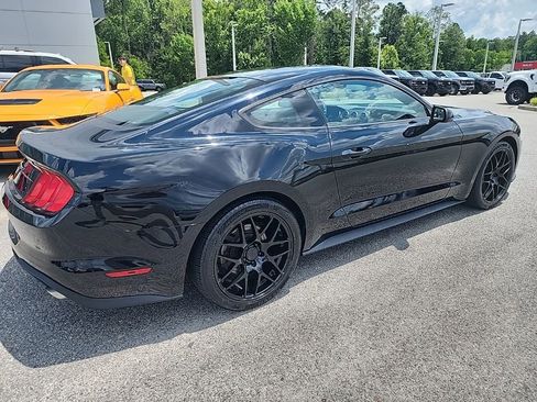 Used 2018 Ford Mustang Coupe RWD image 4