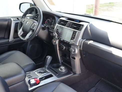 Used 2020 Toyota 4Runner SR5 Premium AWD/4WD image 17