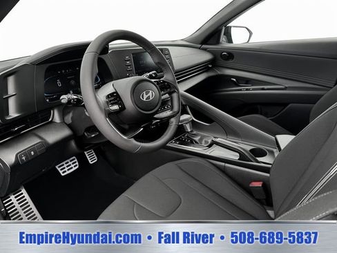 Used 2025 Hyundai Elantra Sport FWD image 14