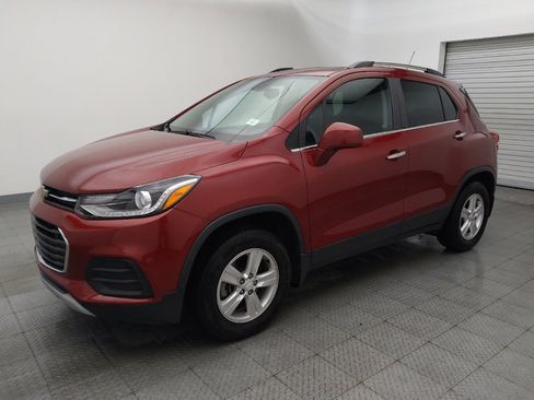 Used 2020 Chevrolet Trax LT w/ Sun & Sound Package AWD/4WD image 2