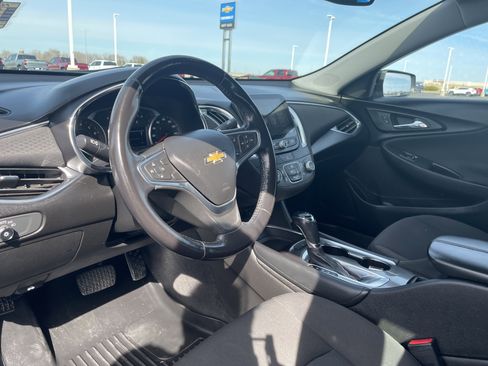 Used 2018 Chevrolet Malibu LT image 9