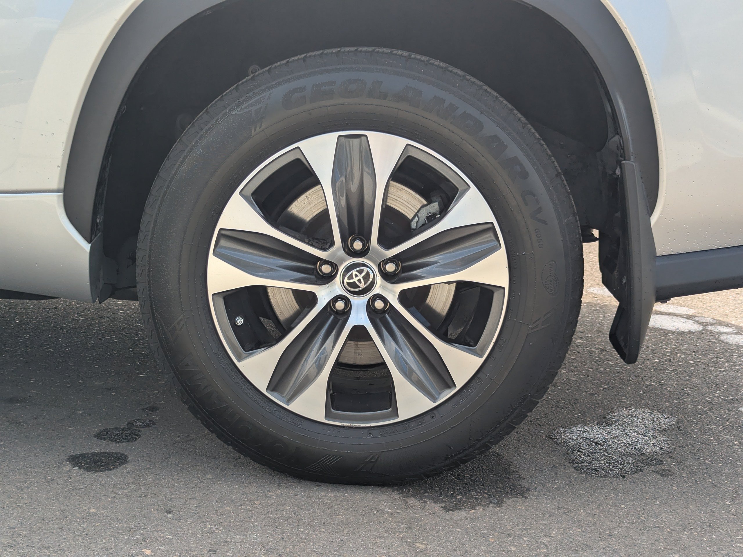 Used 2021 Toyota Highlander XLE AWD/4WD image 50