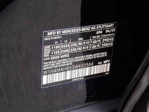 Certified 2025 Mercedes-Benz GLB 250 4MATIC image 28