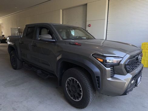Used 2024 Toyota Tacoma TRD Sport image 4