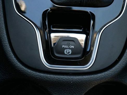 Used 2022 Jeep Cherokee Limited image 26