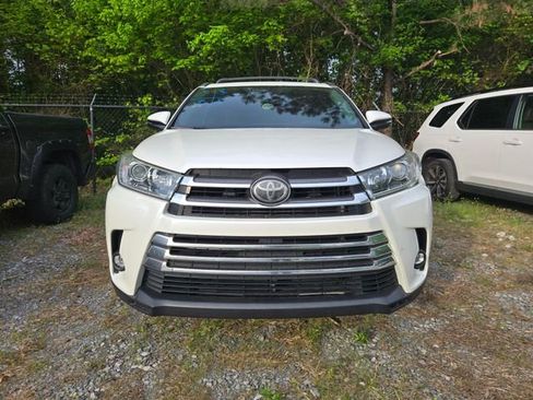 Used 2019 Toyota Highlander Limited image 2