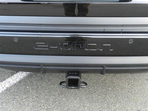 Used 2024 Audi Q4 e-tron Premium Plus w/ Premium Plus image 19