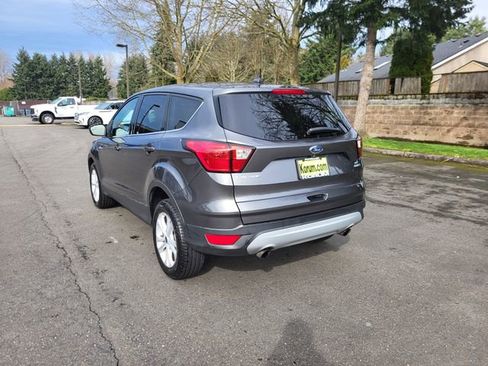 Used 2019 Ford Escape SE image 3