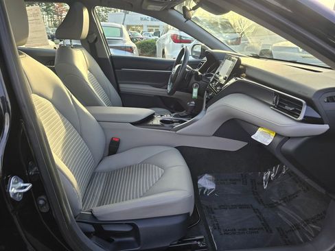 Used 2024 Toyota Camry SE w/ Cold Weather Package image 9