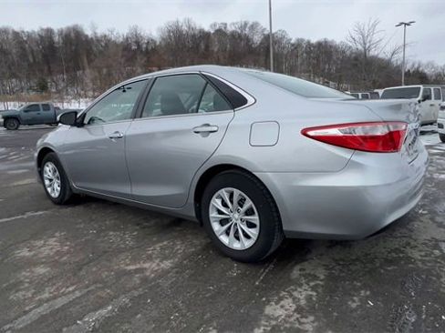 Used 2017 Toyota Camry LE image 6