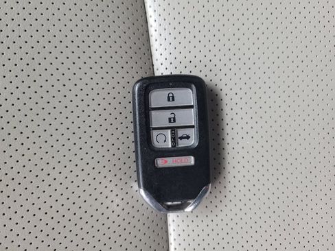 Used 2018 Honda Accord Touring image 32