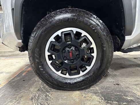 Used 2024 Toyota Tacoma TRD Off-Road image 10
