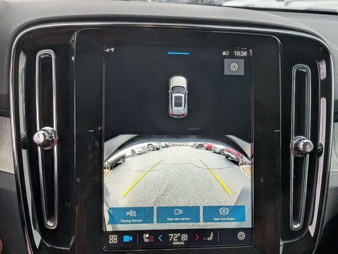 Used 2025 Volvo XC40 B5 Core image 30