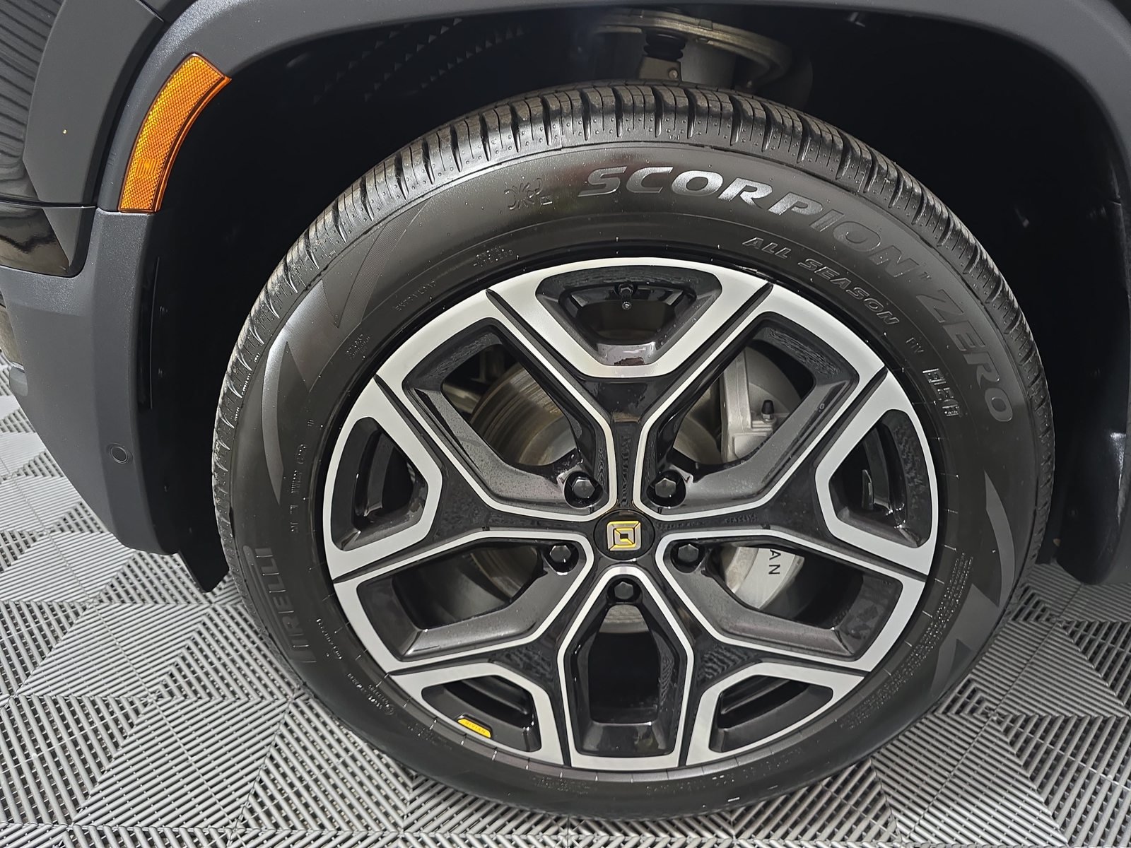 Used 2024 Rivian R1T Adventure Dual AWD/4WD image 9