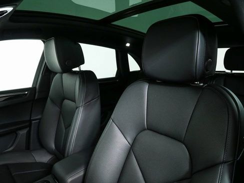 New 2026 Porsche Macan AWD/4WD image 5