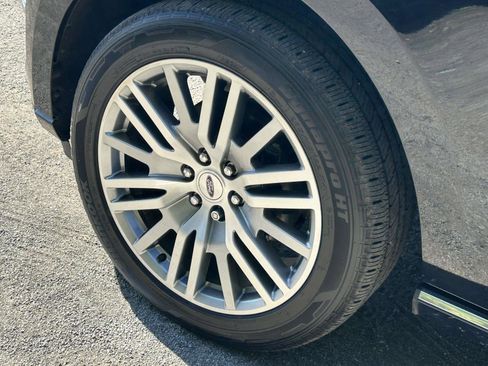 Used 2023 Ford Expedition Platinum image 9