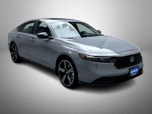 Used 2025 Honda Accord Sport image 3