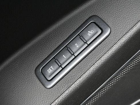 Used 2018 GMC Yukon Denali w/ Denali Ultimate Package AWD/4WD image 4