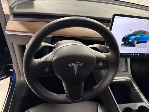 Used 2023 Tesla Model Y Long Range AWD/4WD image 18