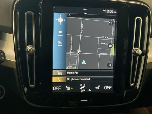 Used 2022 Volvo XC40 T5 Momentum image 18