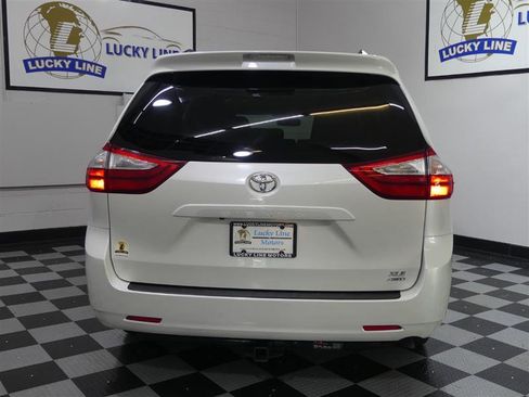 Used 2017 Toyota Sienna XLE image 8